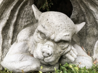 De Denker- Gargoyle- decoratie voor de muur - Stone Monster- middeleeuwse figuren tuin.